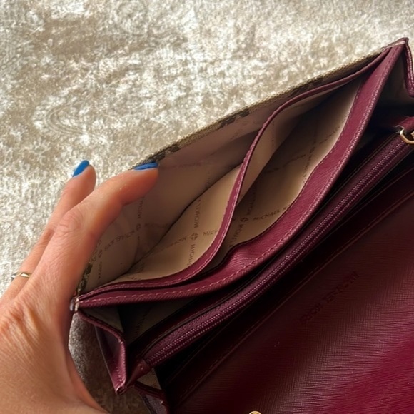 Brand New Michael Kors Large Snap Close Wallet Merlot w/ Neutral Logo Print - Picture 12 of 15